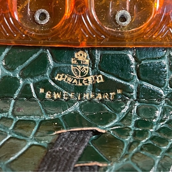 WALES Sweetheart vintage Compact Coin Change Purse Round Zipper - Picture 9 of 10